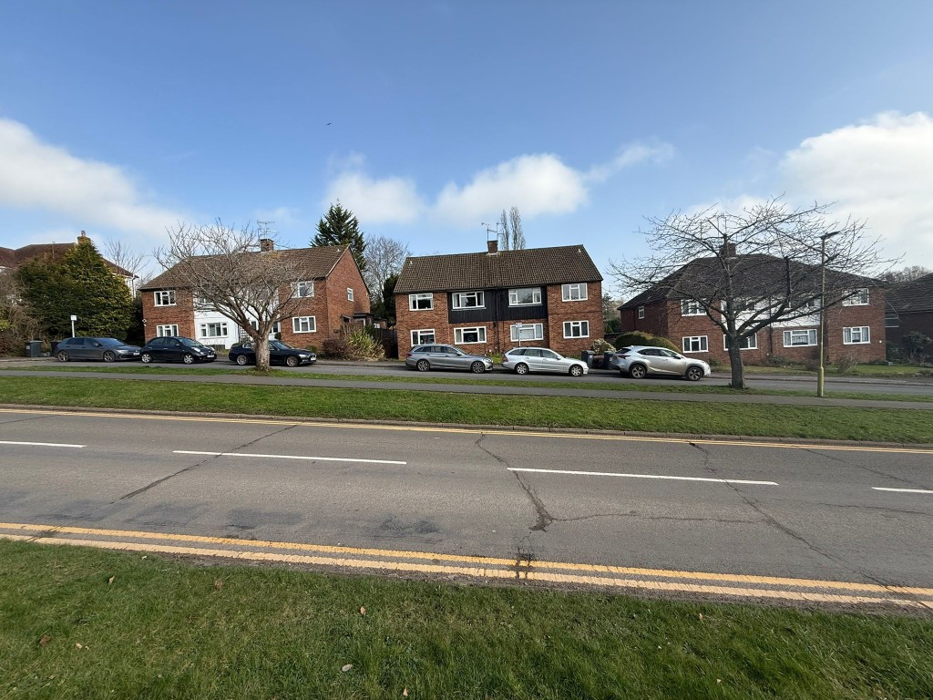 Lot: 9 - FREEHOLD GROUND RENT INVESTMENT - View of maisonettes from middle of Green Street